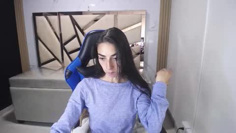 Snapshot of maily_a_ chatting on 11-29-25, 02:58 Maily online show from 11-29-25, 02:58