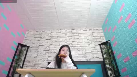 Snapshot of maily_can chatting on 09-22-25, 12:29 MAILY CAN online show from 09-22-25, 12:29