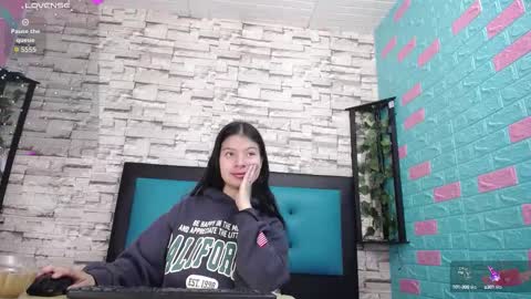 Snapshot of maily_can chatting on 09-27-25, 12:43 MAILY CAN online show from 09-27-25, 12:43