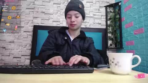 Snapshot of maily_can chatting on 10-04-25, 12:25 MAILY CAN online show from 10-04-25, 12:25