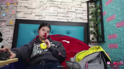 Snapshot of maily_can chatting on 11-01-25, 12:40 MAILY CAN online show from 11-01-25, 12:40