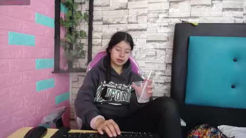 Snapshot of maily_can chatting on 11-24-25, 01:11 MAILY CAN online show from 11-24-25, 01:11