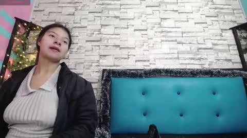 Snapshot of maily_can chatting on 12-05-25, 01:31 MAILY CAN online show from 12-05-25, 01:31