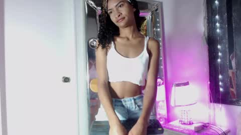 Snapshot of mailyn_gold chatting on 04-25-26, 11:46 mailyn_gold online show from 04-25-26, 11:46