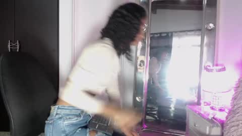Snapshot of mailyn_gold chatting on 05-08-26, 11:59 mailyn_gold online show from 05-08-26, 11:59