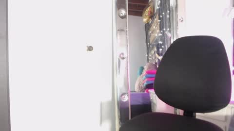 Snapshot of mailyn_gold chatting on 05-12-26, 12:02 mailyn_gold online show from 05-12-26, 12:02