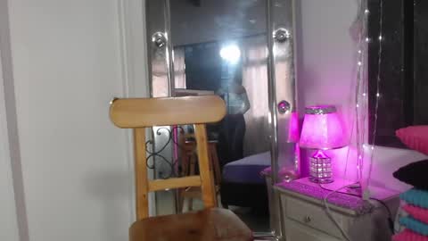 Snapshot of mailyn_gold chatting on 05-21-26, 12:01 mailyn_gold online show from 05-21-26, 12:01