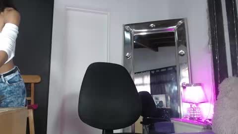 Snapshot of mailyn_gold chatting on 05-23-26, 11:58 mailyn_gold online show from 05-23-26, 11:58
