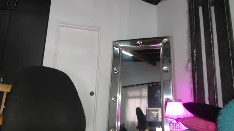 Snapshot of mailyn_gold chatting on 05-25-26, 11:38 mailyn_gold online show from 05-25-26, 11:38
