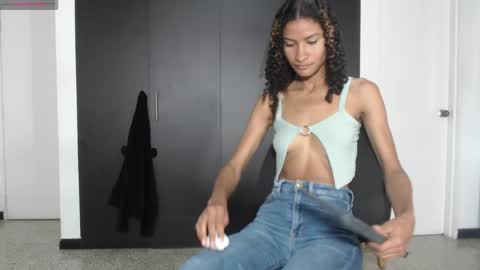 Snapshot of mailyn_gold chatting on 06-06-26, 12:10 mailyn_gold online show from 06-06-26, 12:10
