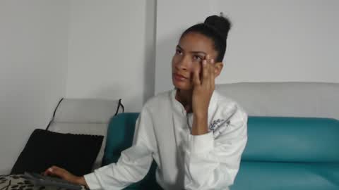 Snapshot of mailyn_gold chatting on 06-19-26, 11:47 mailyn_gold online show from 06-19-26, 11:47