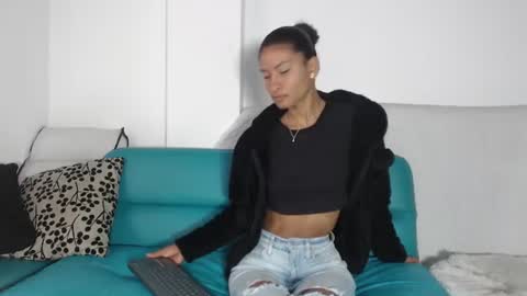 Snapshot of mailyn_gold chatting on 06-20-26, 11:57 mailyn_gold online show from 06-20-26, 11:57