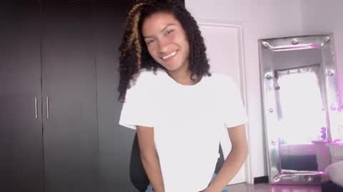 Snapshot of mailyn_gold chatting on 06-23-26, 12:47 mailyn_gold online show from 06-23-26, 12:47