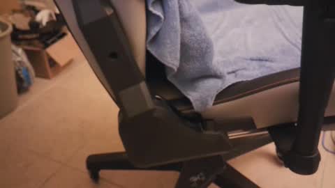 Snapshot of mainttech chatting on 12-16-24, 05:22 Gilly online show from 12-16-24, 05:22