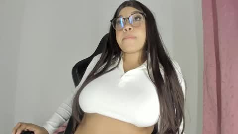 Snapshot of maison_sofiaa chatting on 03-23-26, 03:43 online show from 03-23-26, 03:43