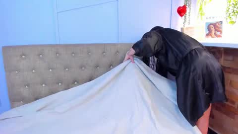 Snapshot of maiterivas chatting on 12-15-25, 08:13 Maite online show from 12-15-25, 08:13