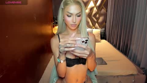 Snapshot of majestictspatty chatting on 10-21-25, 07:20 Patty Grey online show from 10-21-25, 07:20