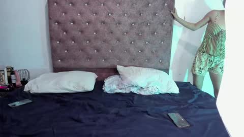 Snapshot of make_me_feel_ chatting on 12-11-24, 04:18 Shawna Tom online show from 12-11-24, 04:18