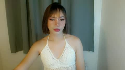 Snapshot of makeit_reyn chatting on 06-21-26, 04:20 Reyn online show from 06-21-26, 04:20