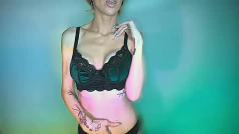 Snapshot of makemebeautiful chatting on 02-18-25, 06:58 April Dayze makemebeautiful online show from 02-18-25, 06:58