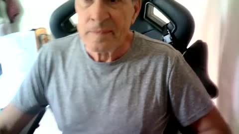 Snapshot of makis8989 chatting on 05-27-26, 08:11 makis8989 online show from 05-27-26, 08:11
