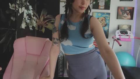 Snapshot of makiyahbelle2 chatting on 12-17-25, 06:08 MakiyahBelle online show from 12-17-25, 06:08