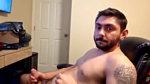 Snapshot of mako4u chatting on 11-28-25, 01:08 mako4u online show from 11-28-25, 01:08