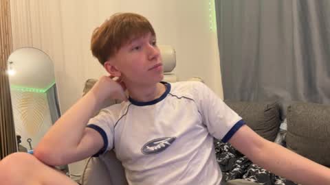 Snapshot of malcolm_yang chatting on 02-12-26, 03:34 Tom and Mark 3 online show from 02-12-26, 03:34