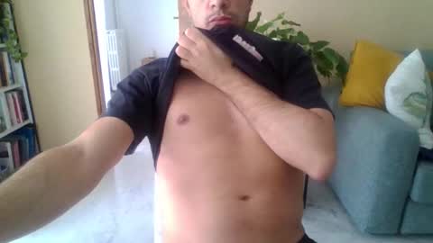 Snapshot of maleboyz chatting on 02-27-26, 02:50 Boybi online show from 02-27-26, 02:50
