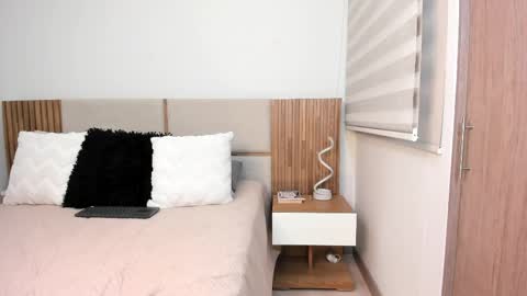 Maleja Diaz online show from 04-15-26, 07:58