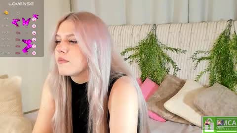 Snapshot of malisha_kiss chatting on 11-19-25, 09:31 Masha online show from 11-19-25, 09:31