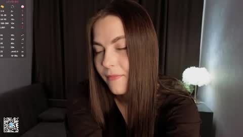 Snapshot of mallieangelini chatting on 06-23-26, 04:21 Mia online show from 06-23-26, 04:21