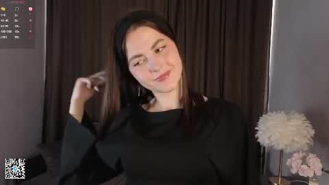 Snapshot of mallieangelini chatting on 06-29-26, 04:30 Mia online show from 06-29-26, 04:30
