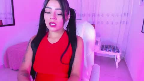 Snapshot of mallorie_owens chatting on 04-22-26, 05:47 Mallorie online show from 04-22-26, 05:47