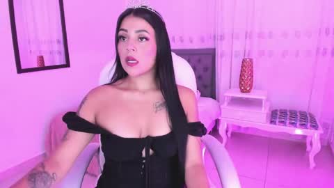 Snapshot of mallorie_owens chatting on 04-24-26, 05:15 Mallorie online show from 04-24-26, 05:15