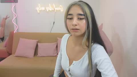 Snapshot of malory_tay chatting on 02-08-25, 07:05 Malory online show from 02-08-25, 07:05