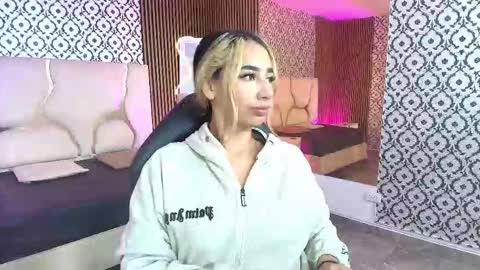 Malory  online show from 01-10-26, 07:04