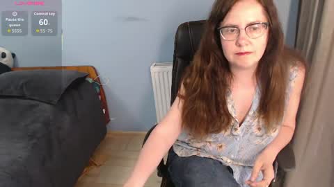 Snapshot of mandarinka28 chatting on 06-26-26, 07:02 mandarinka28 online show from 06-26-26, 07:02