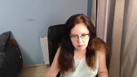 Snapshot of mandarinka28 chatting on 07-08-26, 03:55 mandarinka28 online show from 07-08-26, 03:55