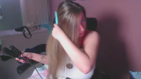 Snapshot of mandybabyxxx chatting on 12-17-25, 08:37 MandyBabyXXX online show from 12-17-25, 08:37