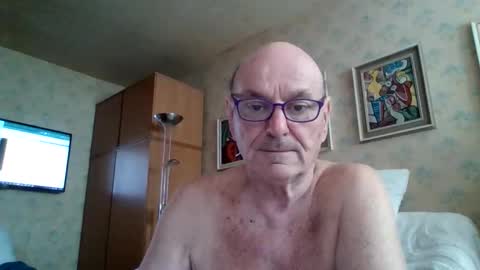 Snapshot of manes5858 chatting on 04-25-26, 02:14 manes5858 online show from 04-25-26, 02:14