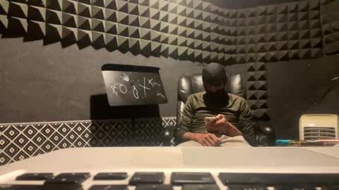 Snapshot of mani4sexy chatting on 12-16-25, 08:19 Mani4sexy online show from 12-16-25, 08:19