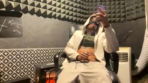 Snapshot of mani4sexy chatting on 12-18-25, 11:27 Mani4sexy online show from 12-18-25, 11:27