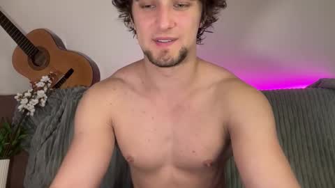 Snapshot of manolein chatting on 09-22-25, 12:01 manolein online show from 09-22-25, 12:01