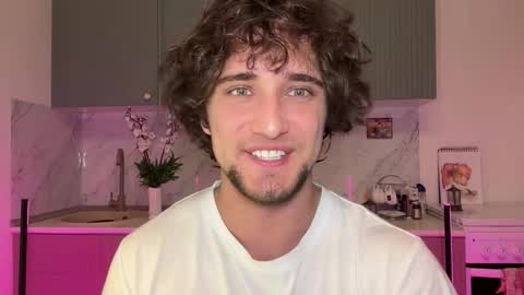 Snapshot of manolein chatting on 10-16-25, 10:11 manolein online show from 10-16-25, 10:11