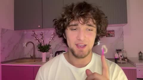 Snapshot of manolein chatting on 10-30-25, 03:24 manolein online show from 10-30-25, 03:24