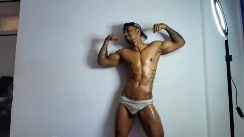 Snapshot of manolo_hot1 chatting on 01-21-25, 02:48 Manolo Hot 1 online show from 01-21-25, 02:48