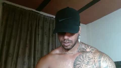 Snapshot of manolofitt chatting on 05-13-26, 03:53 Manolo online show from 05-13-26, 03:53