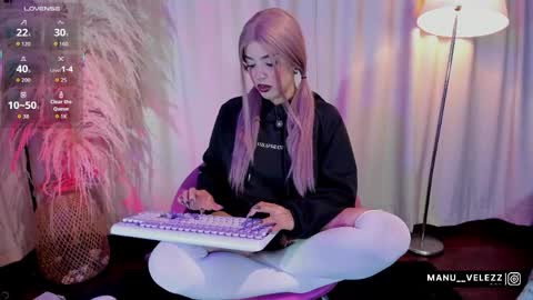 manu  velezz   Help me to get to 100 thumbs ups Tip 25tks  Rate me  online show from 03-31-26, 07:09