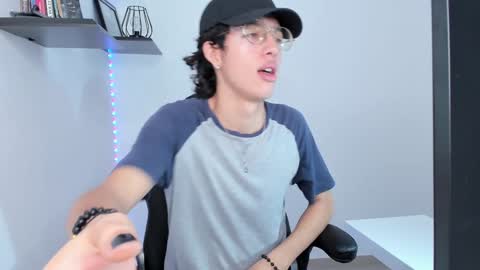 Snapshot of manu_vera8 chatting on 12-31-24, 12:15 Manuel online show from 12-31-24, 12:15